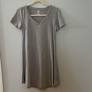 EUC size medium gray short sleeve long top
